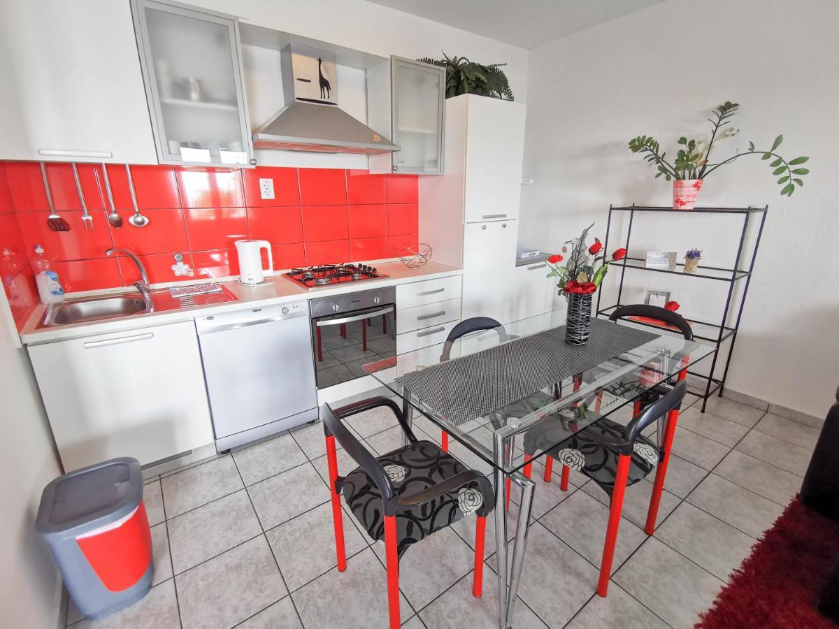 Turina Apartments Makarska Eksteriør billede